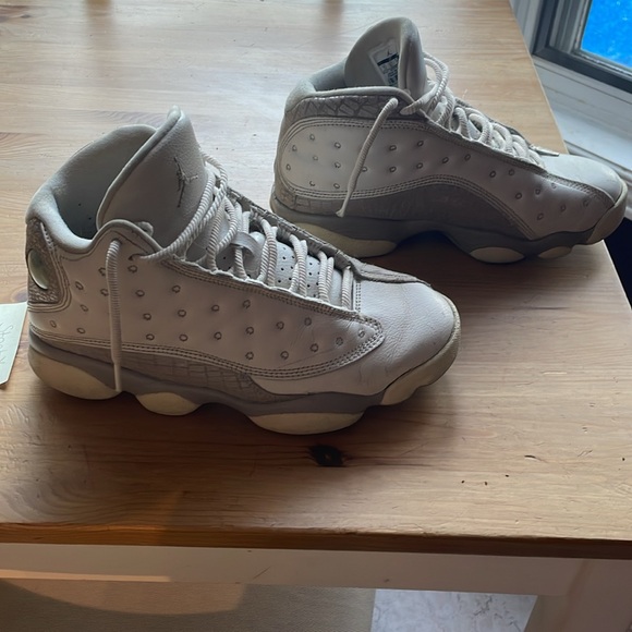 Women’s Jordan’s shoes - Picture 2 of 4